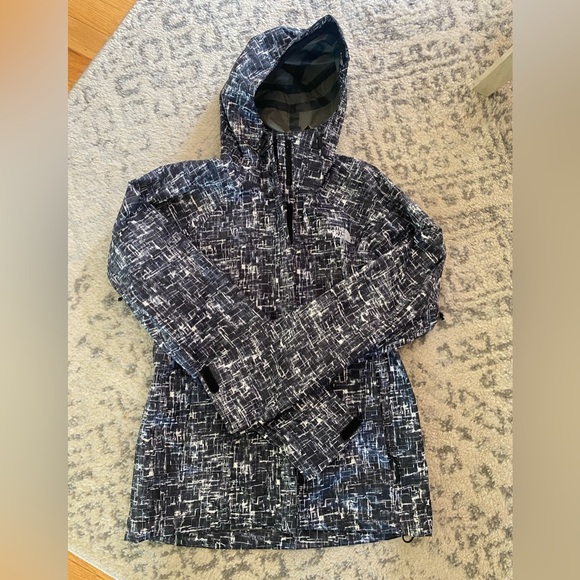 The North Face rain jacket - Picture 1 of 4